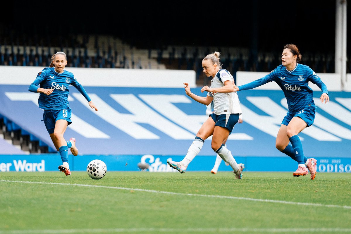 Everton Women 0-1 Spurs Women

Olga Ahtinen 🇫🇮 

#EVETOT | #COYS | #SPURSWOMEN