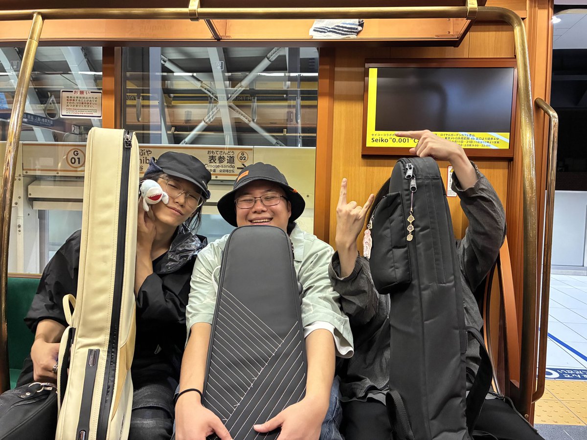 リハしてきました！！！
大荷物で久々のフルセット出動！！
ゴリゴリに噛ましてきますZE〜☆

最近めっちゃライブしているので色んな青薔薇を見れる機会ですよ〜