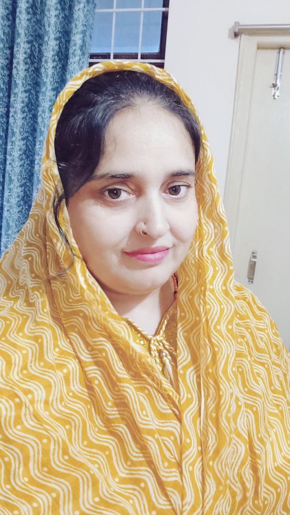 Farjana Asgari (@farjanaasgari) on Twitter photo рд╕рд╛рджрдЧреА рдХрд╛ рдиреВрд░
рдЪреЗрд╣рд░реЗ рдкреЗ рд╕рд╛рджрдЧреА рдХрд╛ рдиреВрд░ рд▓рд┐рдЦрд╛ рд╣реИ, рд░реВрд╣ рдореЗрдВ рдореЛрд╣рдмреНрдмрдд рдХрд╛ рд╕реБрд░ рд▓рд┐рдЦрд╛ рд╣реИред
рдирдЬрд╝рд░реЗрдВ рдЭреБрдХреА рддреЛ рджреБрдЖ рдмрди рдЬрд╛рддреА рд╣реИрдВ, рдореБрд╕реНрдХреБрд░рд╛рд╣рдЯ рдореЗрдВ рднреА рдЗрдмрд╛рджрдд рд╕рдЬрддреА рд╣реИред
рджрд┐рд▓ рдХреА рдкрд╛рдХреАрдЬрд╝рдЧреА рдЭрд▓рдХ рд░рд╣реА рд╣реИ, рд╣рд░ рдЕрдВрджрд╛рдЬрд╝ рдореЗрдВ рд░реВрд╣ рдорд╣рдХ рд░рд╣реА рд╣реИред
рд░рдм рд╕реЗ рдЬреЛ рдЬреБрдбрд╝ рдЬрд╛рдПрдВ рдРрд╕реЗ рджрд┐рд▓, рдЙрдирдХреА рдкрд╣рдЪрд╛рди рд╣реА рдЕрд▓рдЧ рд░рд╣реА рд╣реИред
Sadgi | Khubsurti | рд╕рд╛рджрдЧреА рдХрд╛ рдиреВрд░
рдЪреЗрд╣рд░реЗ рдкреЗ рд╕рд╛рджрдЧреА рдХрд╛ рдиреВрд░ рд▓рд┐рдЦрд╛ рд╣реИ, рд░реВрд╣ рдореЗрдВ рдореЛрд╣рдмреНрдмрдд рдХрд╛ рд╕реБрд░ рд▓рд┐рдЦрд╛ рд╣реИред
рдирдЬрд╝рд░реЗрдВ рдЭреБрдХреА рддреЛ рджреБрдЖ рдмрди рдЬрд╛рддреА рд╣реИрдВ, рдореБрд╕реНрдХреБрд░рд╛рд╣рдЯ рдореЗрдВ рднреА рдЗрдмрд╛рджрдд рд╕рдЬрддреА рд╣реИред
рджрд┐рд▓ рдХреА рдкрд╛рдХреАрдЬрд╝рдЧреА рдЭрд▓рдХ рд░рд╣реА рд╣реИ, рд╣рд░ рдЕрдВрджрд╛рдЬрд╝ рдореЗрдВ рд░реВрд╣ рдорд╣рдХ рд░рд╣реА рд╣реИред
рд░рдм рд╕реЗ рдЬреЛ рдЬреБрдбрд╝ рдЬрд╛рдПрдВ рдРрд╕реЗ рджрд┐рд▓, рдЙрдирдХреА рдкрд╣рдЪрд╛рди рд╣реА рдЕрд▓рдЧ рд░рд╣реА рд╣реИред
Sadgi | Khubsurti |