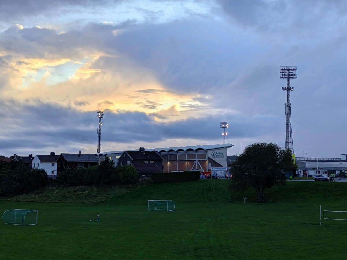 Sarpsborg 08 - Sandefjord Fotball 
Sarpsborg Stadion 
Eliteserien 
#sarp08

2-1. Bør gå greit det her nå eliteserien, bare å glede seg til cupen (hvilken, vi er jo fortsatt med i begge!)!