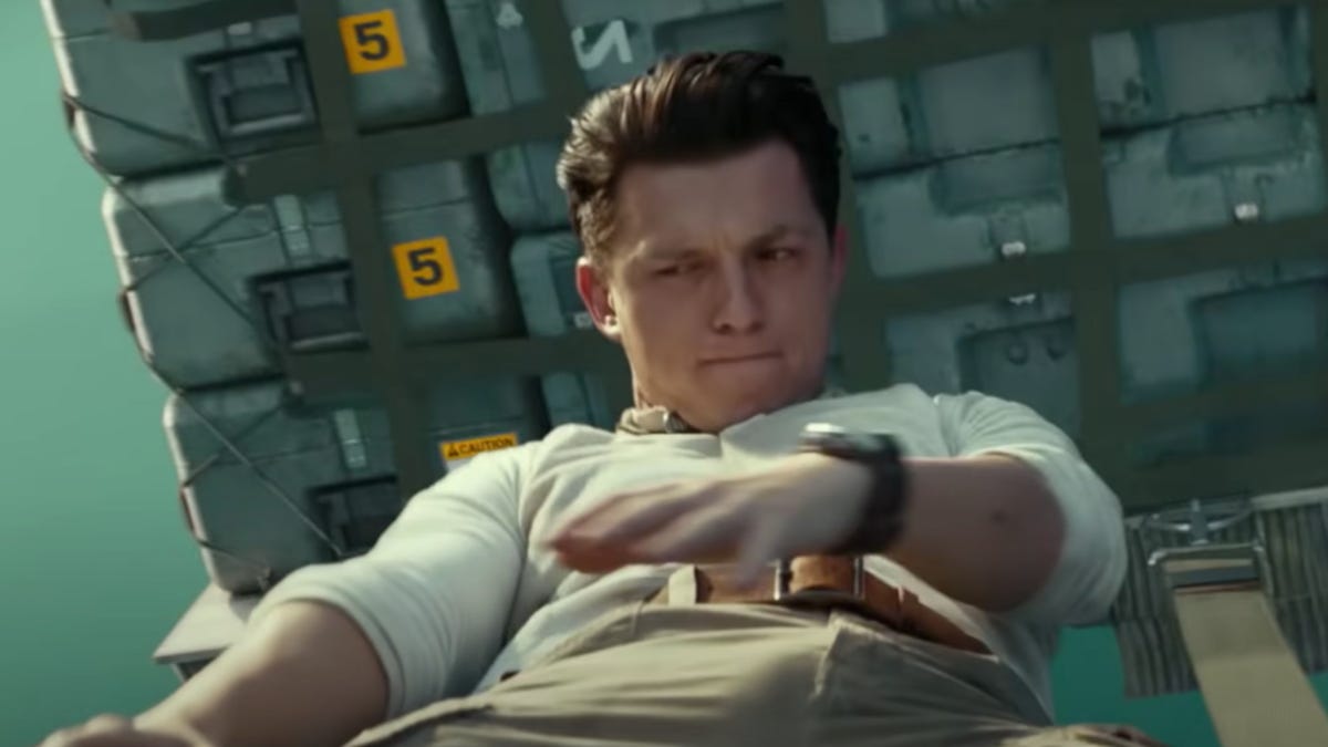 Tom Holland servindo tudo em Uncharted
