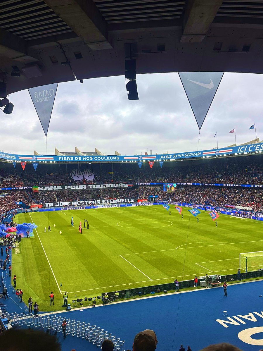 Adam_wp93's tweet photo. Quelle belle journée dans le plus beau stade de France https://t.co/mMezPNjKZc