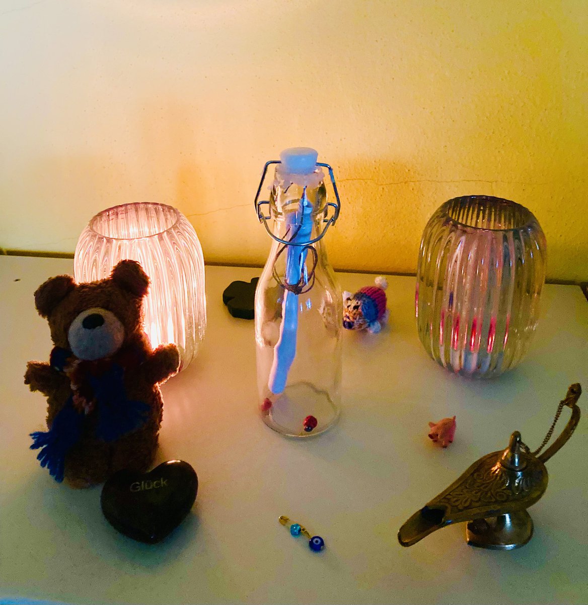 Sonja App (@sonjaapp) on Twitter photo Meine versandfertige #Flaschenpost Nr. 34, umgeben von Glücksbringern, Geschenke von meinen verstorbenen Eltern und Freunden aus aller #Welt. 🍀😊 Ich werde sie in der #Donau verschicken. Details folgen … #Messageinabottle #Glück #Schicksal #Magie Meine versandfertige #Flaschenpost Nr. 34, umgeben von Glücksbringern, Geschenke von meinen verstorbenen Eltern und Freunden aus aller #Welt. 🍀😊 Ich werde sie in der #Donau verschicken. Details folgen … #Messageinabottle #Glück #Schicksal #Magie