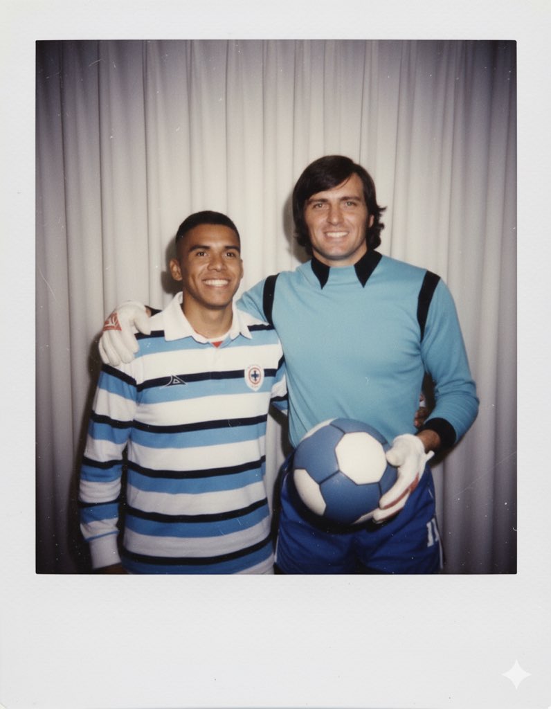 Imágenes que no sabías que necesitabas. 💙😍

Hagan las suyas y pónganlas en los comentarios, Azules.