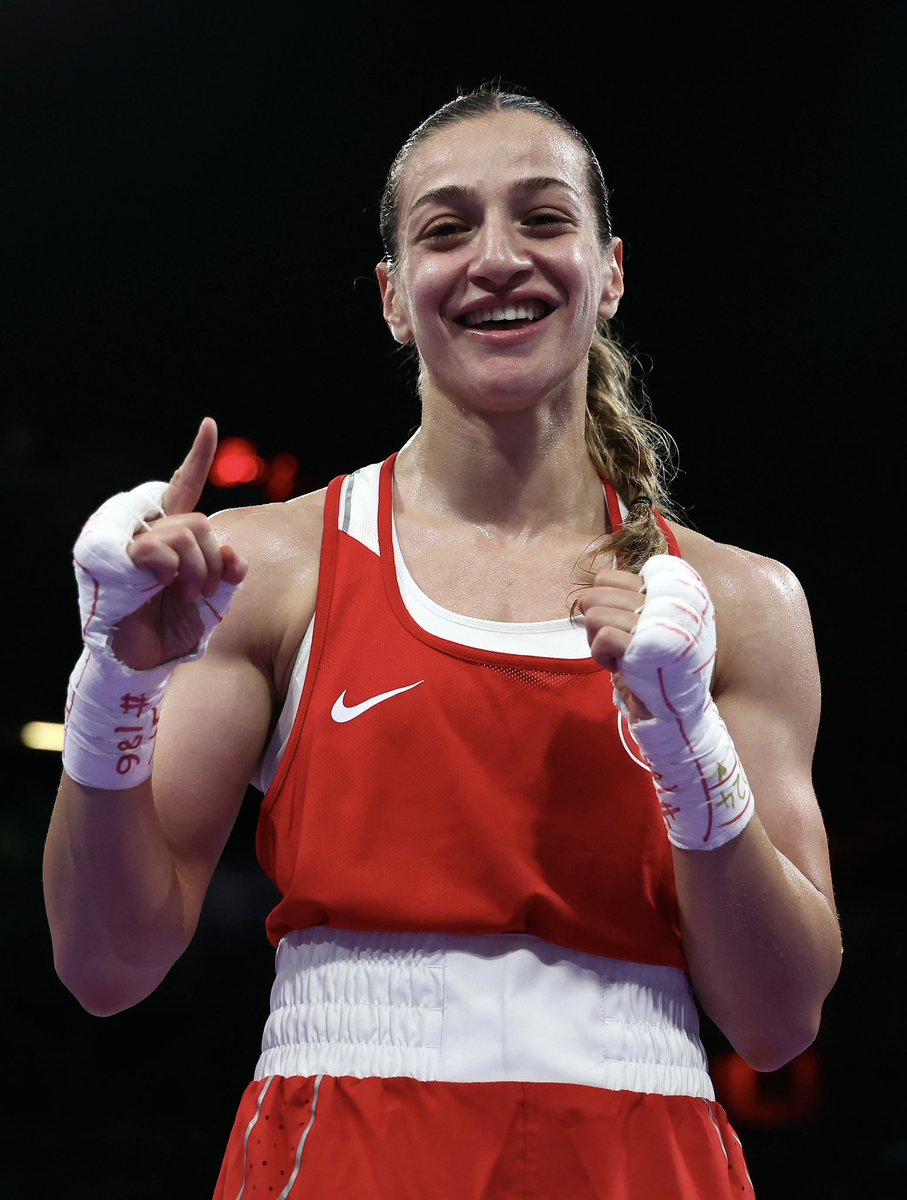 🥈🇹🇷 Fenerbahçeli milli boksörümüz Buse Naz Çakıroğlu, Dünya Boks Şampiyonası'nda gümüş madalya kazandı.

🥊 Tebrikler <a href="/busenazckroglu/">Buse Naz Çakıroğlu</a> 👏