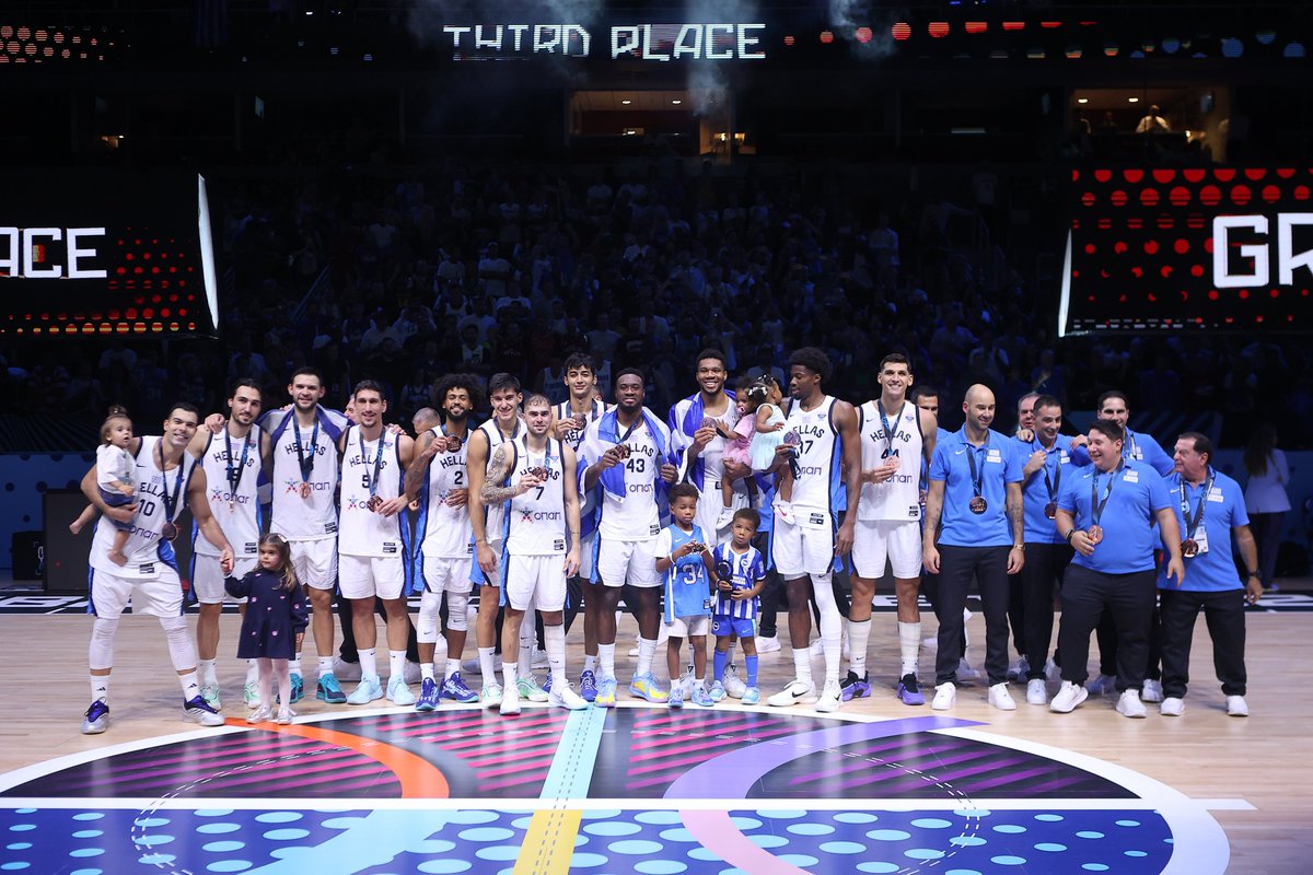 🇬🇷🥉 Συγχαρητήρια σε όλους τους παίκτες και στον προπονητή Βασίλη Σπανούλη της Εθνικής ομάδας μπάσκετ ανδρών, για την κατάκτηση του χάλκινου μεταλλίου στο <a href="/EuroBasket/">FIBA EuroBasket</a>!

Μας κάνατε ΥΠΕΡΗΦΑΝΟΥΣ! 🇬🇷