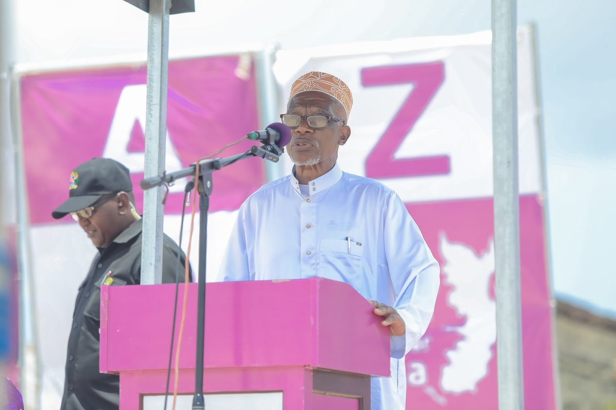 Sheikh Ponda akifungua kwa dua maalumu mkutano wa Kampeni wa leo 14/09/2025 kwenye viwanja vya Kibanda Maiti.