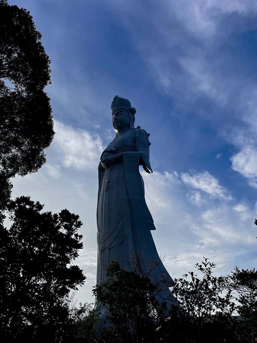 [今日の一枚]
地元の海を護る神。

#東京湾観音
#富津市