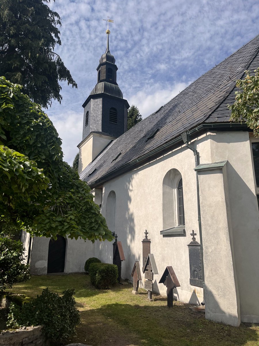 Zum dreizehnten Sonntag nach dem Trinitatisfest Fotos der Dorfkirche von Schellerhau im Osterzgebirge. Aufnahmen von gestern.