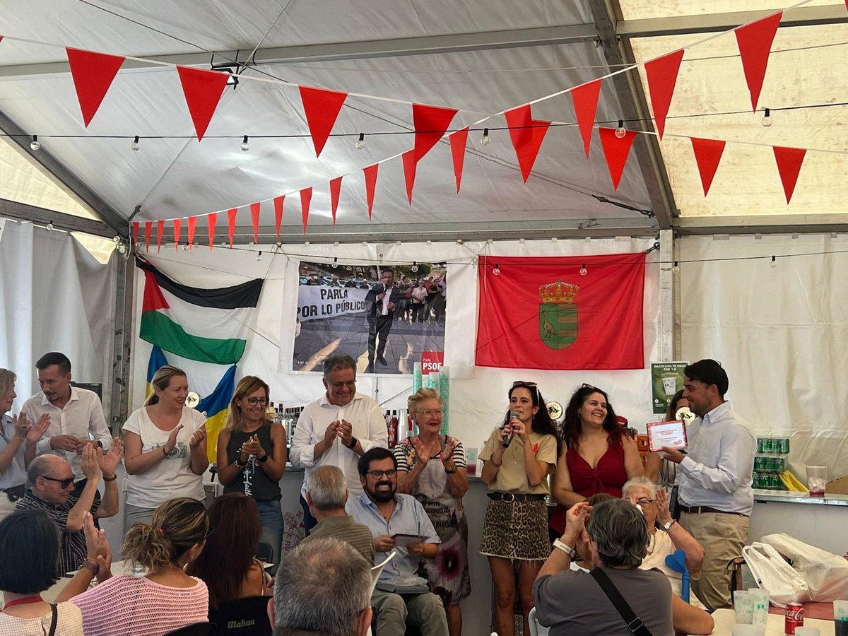 PSOE Parla (@psoedeparla) on Twitter photo 🍽️🌹 Celebrando nuestra tradicional paella socialista en las fiestas patronales de #Parla, compartiendo ilusión, alegría y buenos momentos junto a jóvenes y mayores de nuestra gran familia socialista.
¡Gracias a todas y todos los que os habéis acercado a disfrutar con nosotros! 🍽️🌹 Celebrando nuestra tradicional paella socialista en las fiestas patronales de #Parla, compartiendo ilusión, alegría y buenos momentos junto a jóvenes y mayores de nuestra gran familia socialista.
¡Gracias a todas y todos los que os habéis acercado a disfrutar con nosotros!