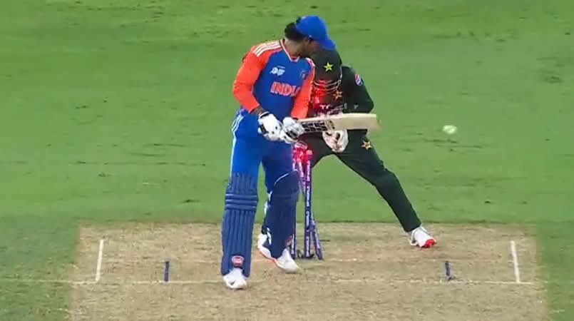 Jisko bowling Karni chye wo batting Kar raha Hy Jisko batting Karni chye wo bowling Kar Raha Hy