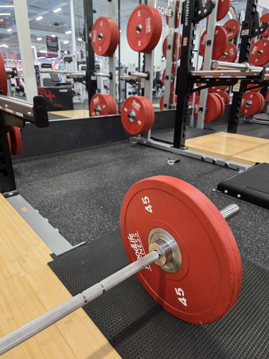 jaimeturner's tweet image. Morning grind: 5 sets of deadlifts & bench press, followed by a full strength routine. Optimizing energy as I get older is key! 💪 Finishing with sauna & shower. Feeling energized. #GymLife #FitnessMotivation #WorkoutRoutine #Health