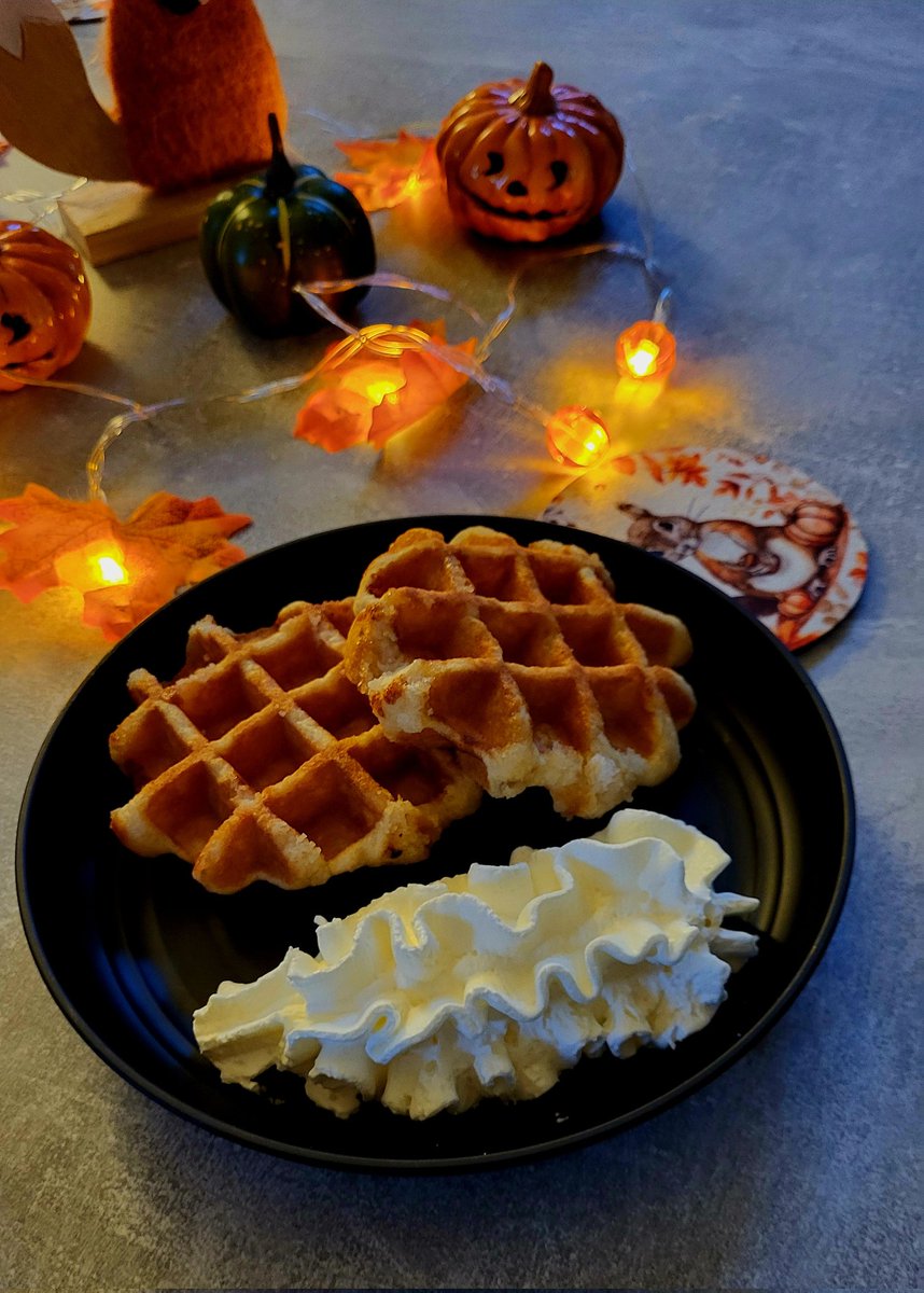 Waffeln am Abend,  erquickend und labend ☝️😂. Supi Abend euch ✨️🫶