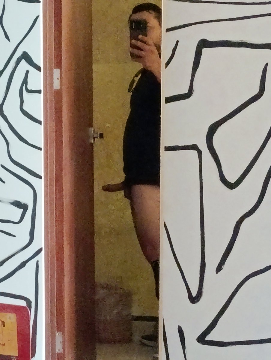 Hoy es cumpleaños de mi esposo 
Quien le regala unas fotos sexis