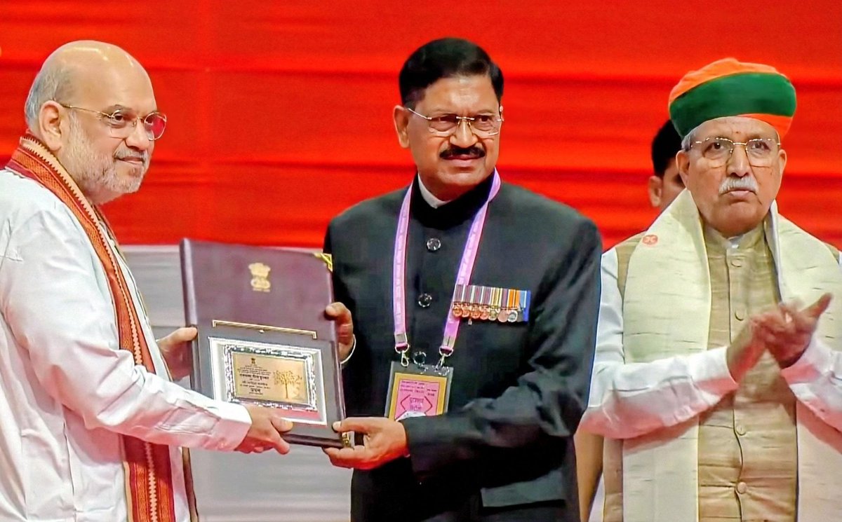 ChndraSaurabh's tweet image. 🌸 हार्दिक बधाई 🌸
आदरणीय श्री @RajeshPandeyIPS सर, को  उनकी पुस्तक “वर्चस्व”  हेतु वर्ष 2024 का राजभाषा गौरव पुरस्कार (प्रथम पुरस्कार) मिलने पर हृदय से बधाई 🙏