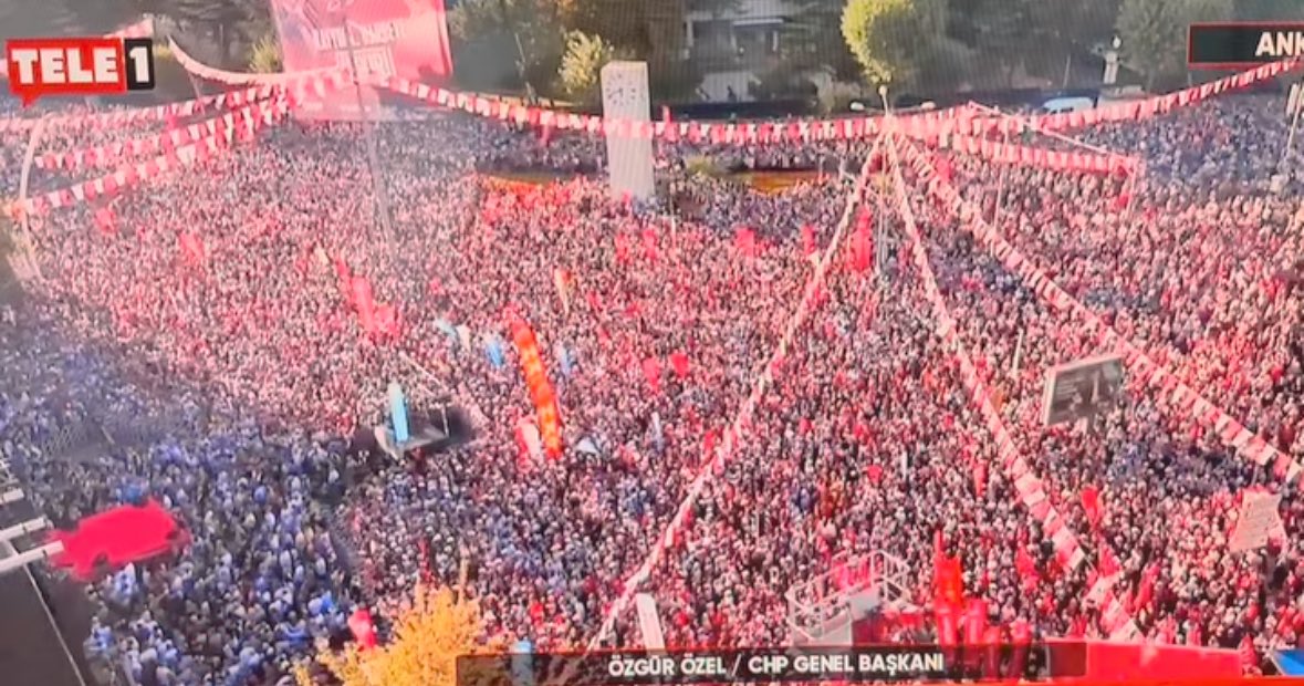 🇹🇷TANDOĞAN MEYDANINA
SIĞMAYAN HALK, MEYDANA
GELEN HER CADDEYİ
DOLDURMUŞ. 

TAHMINEN 3 MİLYON İNSAN TEK YÜREK OLARAK #CHP’NİN ARDINDA…
