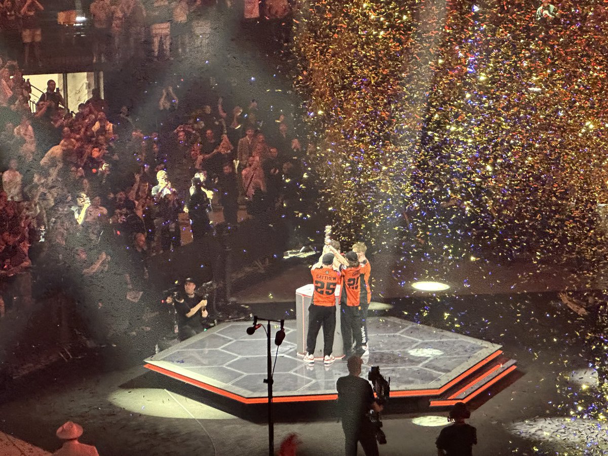 Lukaszyr's tweet image. G2 Esports died for this

Congrats to @NRGgg! #RLCS