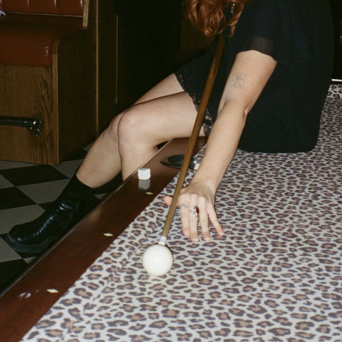 hey guys Sweet Dreams comes out on Friday you can presave it if you like :3 it’s about lust and late nights and dive bars and hotels and airplanes &lt;3
stayleveldistro.com/evvvie_sweetdr…