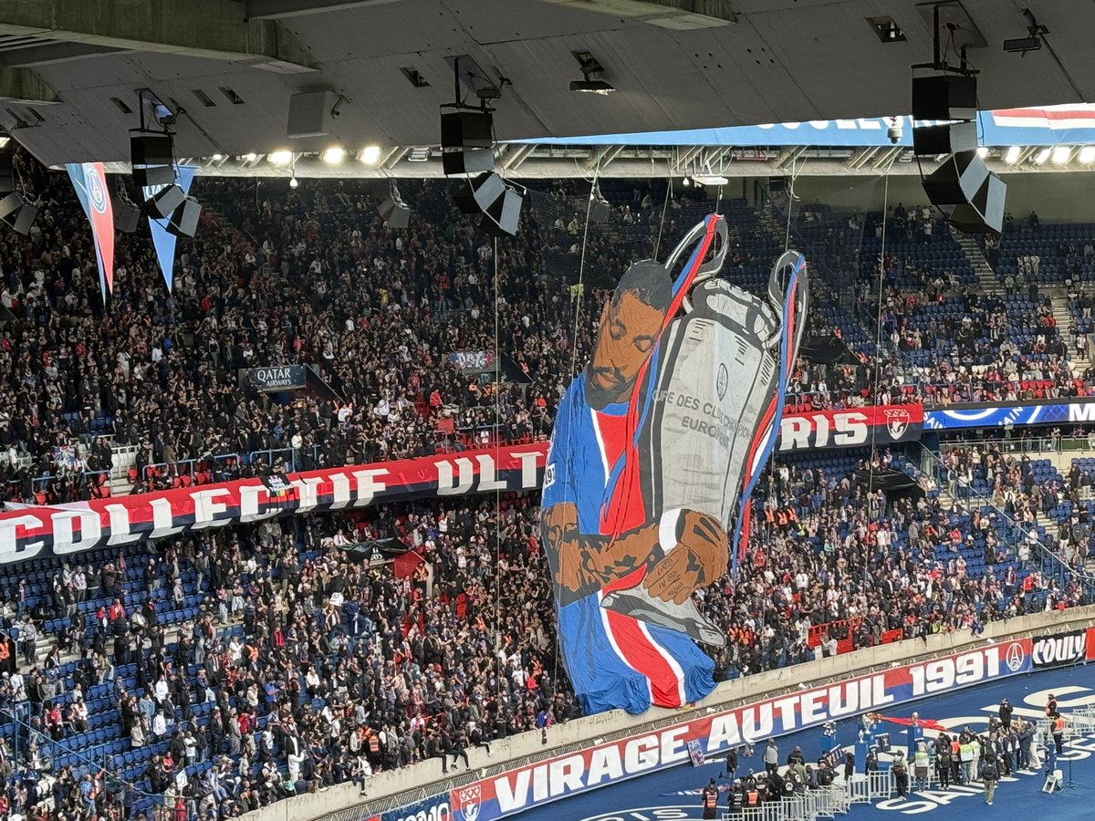 Le tifo hommage à Presnel Kimpembe #PSG