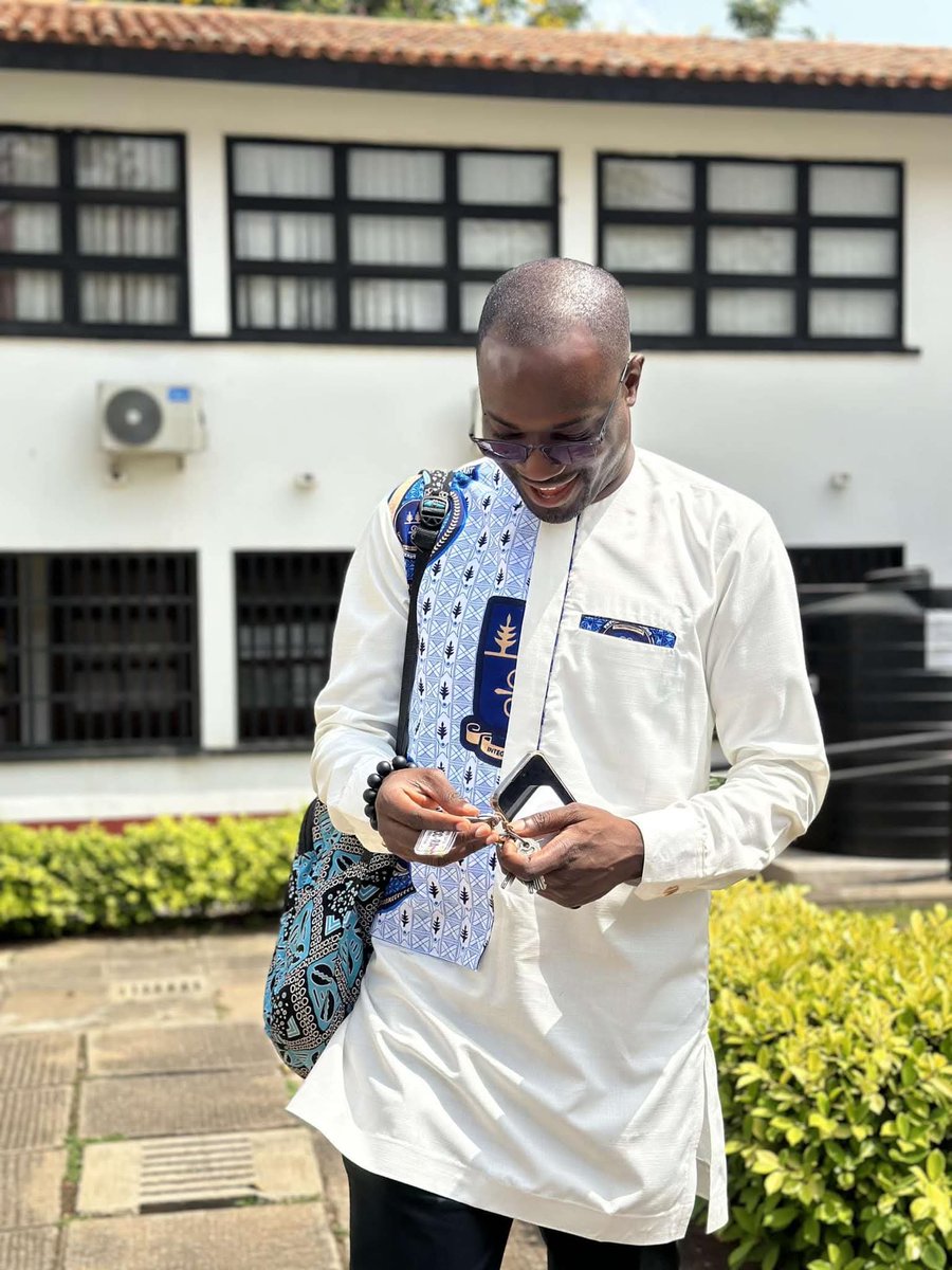 AgbenyaPrecious's tweet image. @KwabenaOA “Meet Dr. Kwabena Opoku Agyemang, son of our esteemed Vice President. He is a remarkably humble and intelligent young man.”
@AnnanPerry @EsinamJean @joyce_bawah @Vincent_Aperko @1BongoIdeas