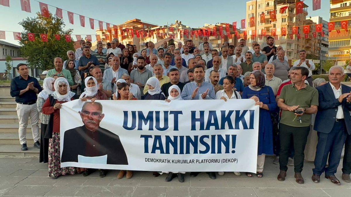 Barış ve demokratik toplumun inşası için Umut Hakkı’nın tanınması ve derhal uygulanması talepli basın açıklaması yaptık.  

Me daxuyaniyek çapemeniyê da û daxwaza naskirin û bicîhanîna ya Mafê Hêviyê ji bo avakirina aştî û civakek demokratîk kir.