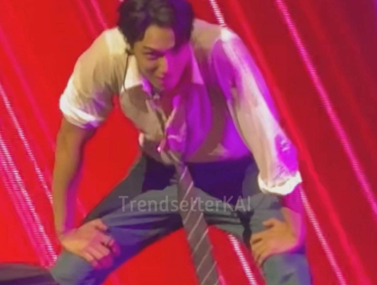 TrendsetterKAI's tweet photo. “Kai’s gaze, is like the way a predator is locking onto its prey: 🥵”
#KAIONinMexico #KAI #카이 https://t.co/tVKgZjad28