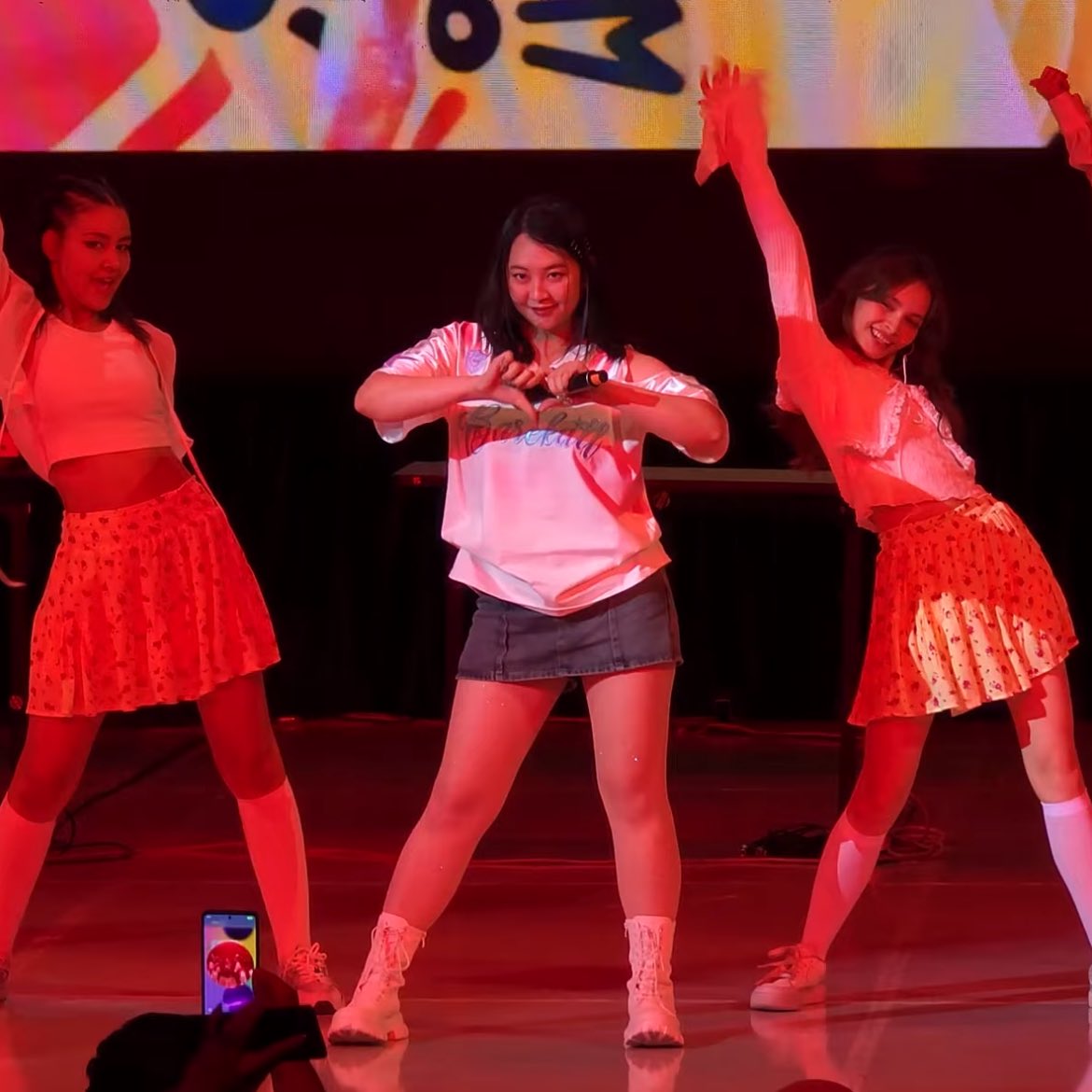 MOMOLAND and former MOMOLAND member, TAEHA, have came back in the same week!