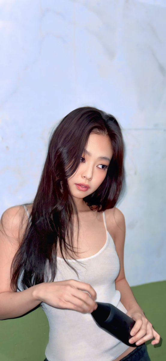 BP__Vi's tweet photo. #JENNIE Wallpapers! 🤍 https://t.co/zkvwATnTsf