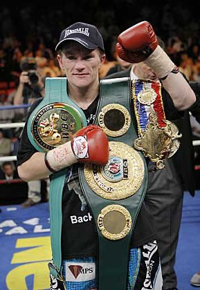 1charliebath's tweet image. Absolutely gutted to hear the Hitman Ricky Hatton has passed away 🙏 my all time favourite fighter 🇬🇧 people forget how good he was! 43-0 two weight world champ time he fort Mayweather 🥊 special fighter RIP 🩵 #HitmanHatton