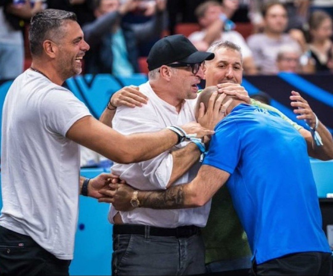 Αδελφότητα.