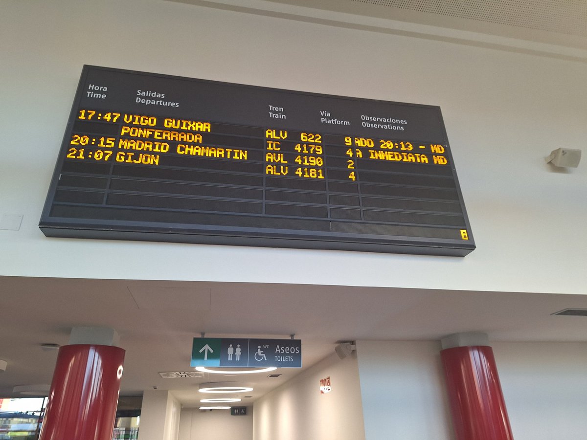 Ourense leon 4 horas de viaxe, e con retraso de 2 horas, <a href="/Renfe/">Renfe</a> <a href="/oscar_puente_/">Óscar Puente</a>