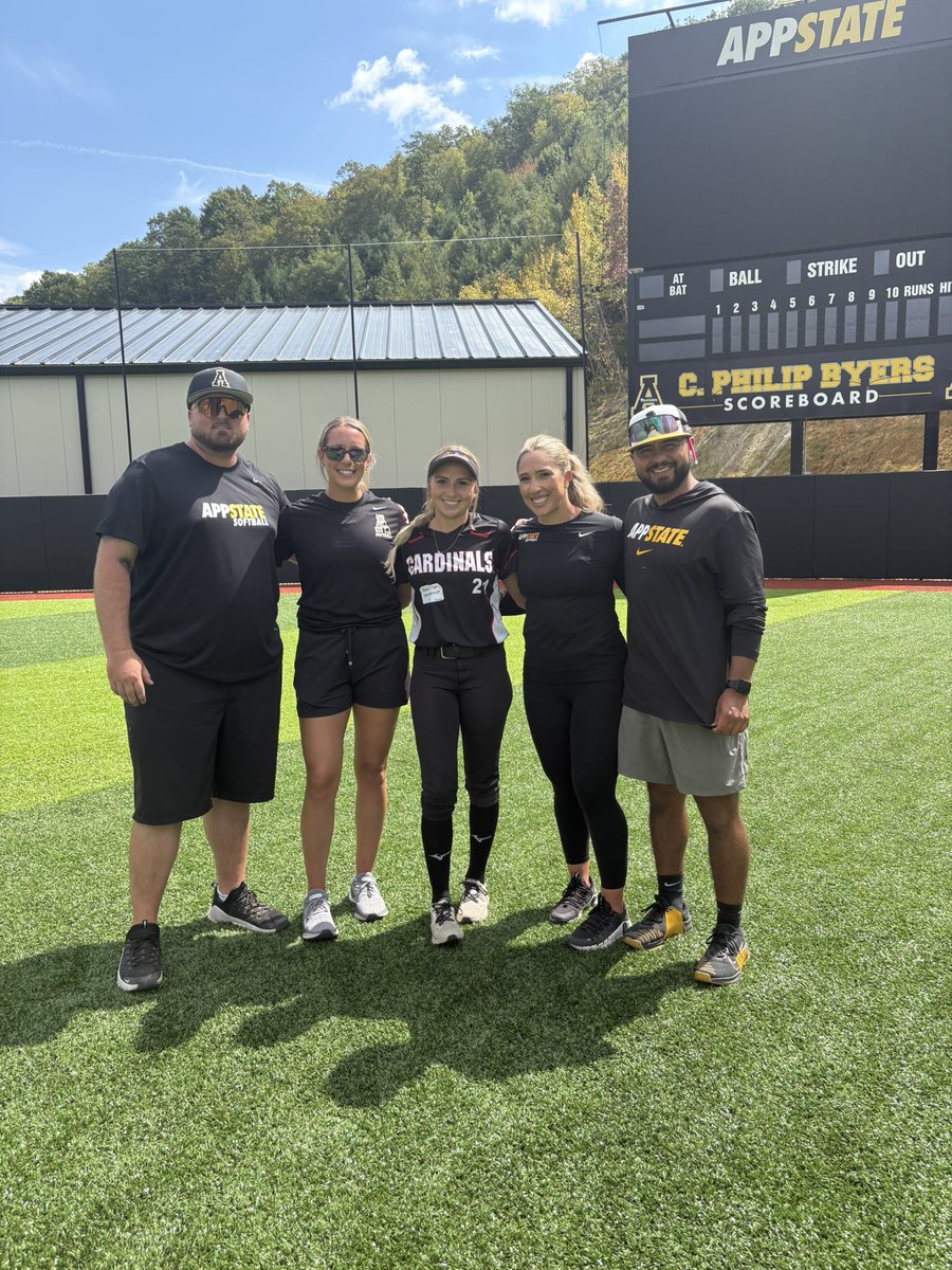 AddyCarpenter22's tweet photo. Such a beautiful day for @AppStateSB camp. One of my favorite places to get better! #GetABuntDown 😉 @whitjones25 @MattAlberghini @AleeexIbarra @courtney_ogle12 @cardinals_chand https://t.co/X1lLdzquCa