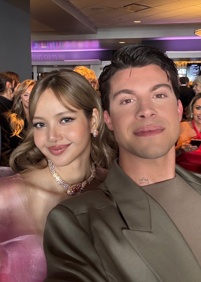 I had to idc - Lisa 

#thewhitelotus #blink #blackpink #Emmys