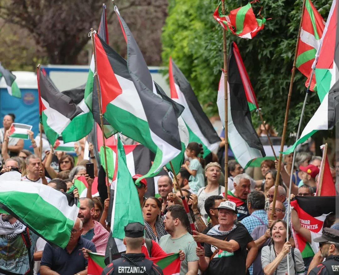 Seguirán asesinando niños en Gaza. Seguirán expandiendo su odio. Pero hoy nos sentimos como el colibrí, que sabe que con una gota de agua en el pico no va a apagar un incendio, pero hace lo que está en su mano. Buenas noches, gentes de bien