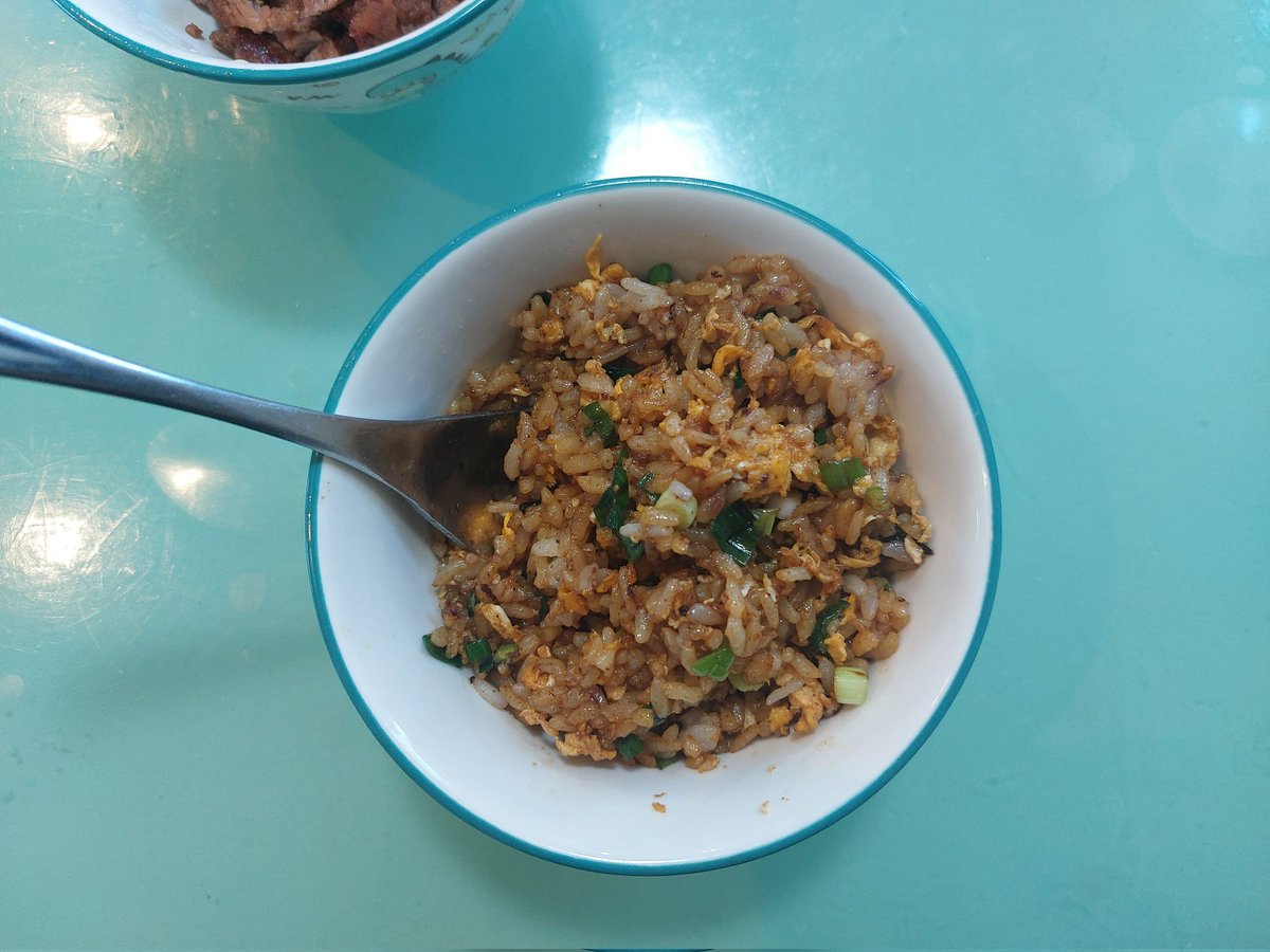 早晨媳妇给做的炒饭咋这么好吃呢？而且喂完以后还给擦嘴，感恩！