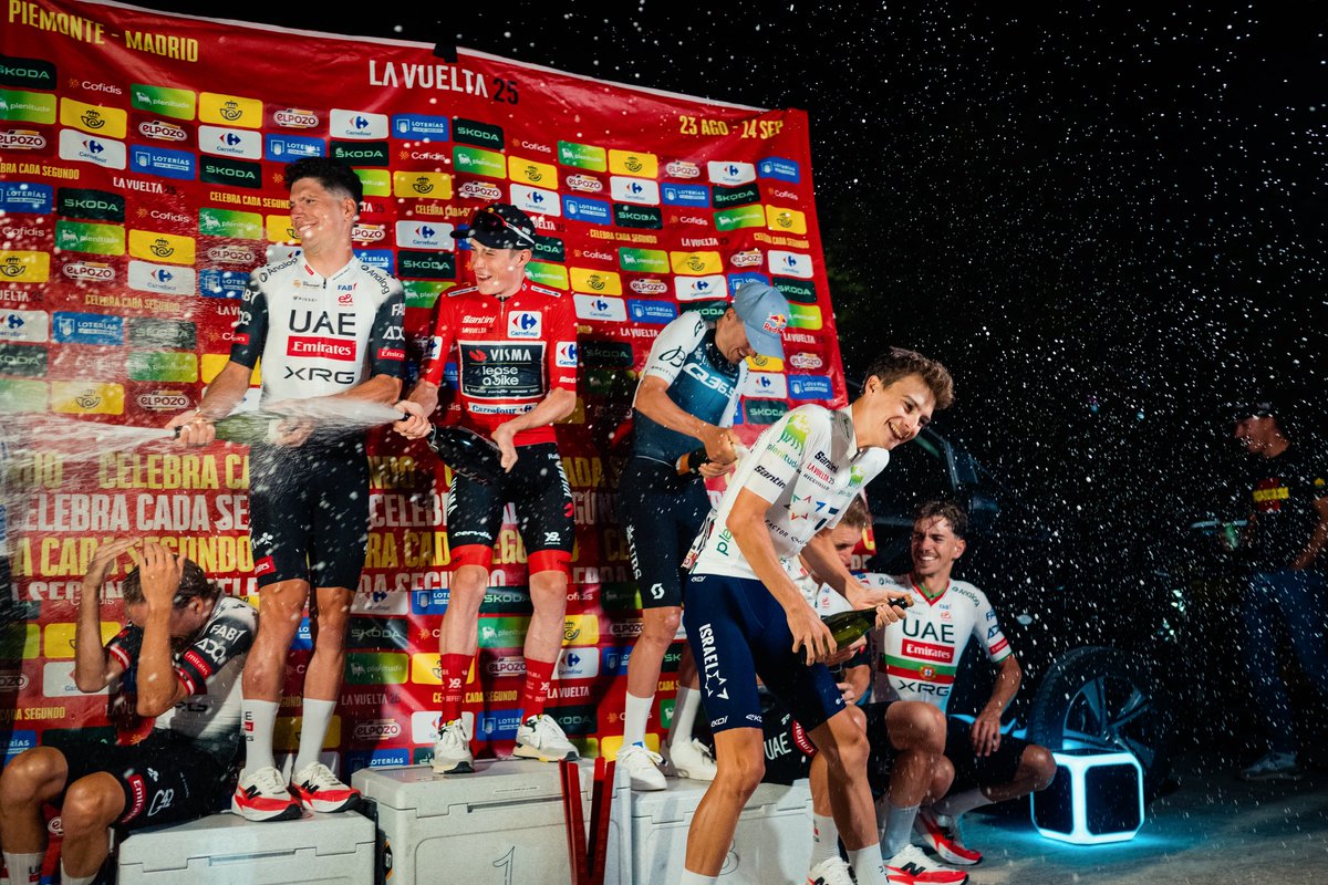 vismaleaseabike's tweet image. 🇪🇸 #LaVuelta25

Keep your friends close, but your rivals even closer.. 😉🥰

Mini celebration after the 2025 La Vuelta! 😎