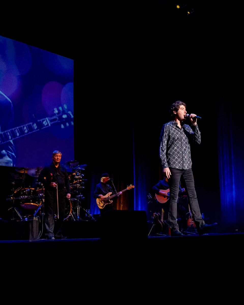 There's only a few more days until I'm back on the road with @RandyTravis! Save your seat under my profile, and let me know in the comments where I'll see you. #JamesDupre #CountryMusic #RandyTravis