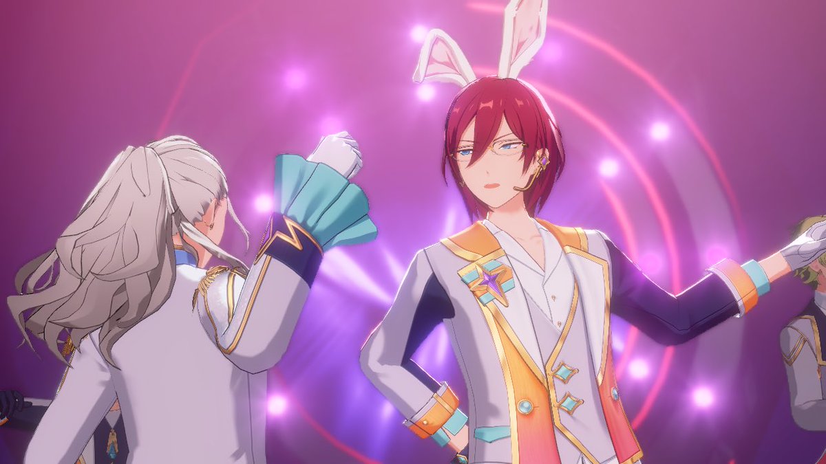 うさみみ可愛い。
ここのショットの表情が罰ゲームみたい・・だなとか思ったり・・。