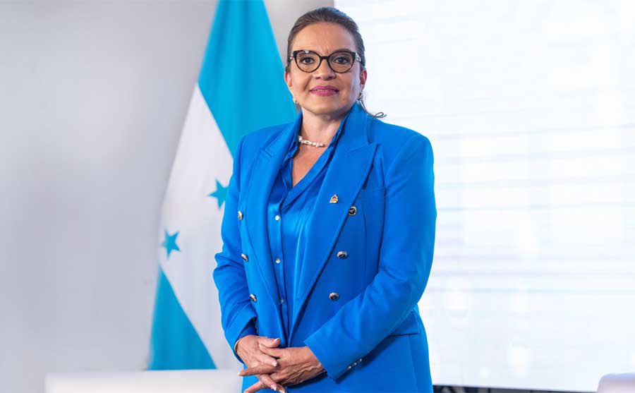 ¡ Última hora!  Hay un millón de pobres menos en honduras. Dice <a href="/XiomaraCastroZ/">Xiomara Castro de Zelaya</a>. “Antes sufrimos por los robos” etc…