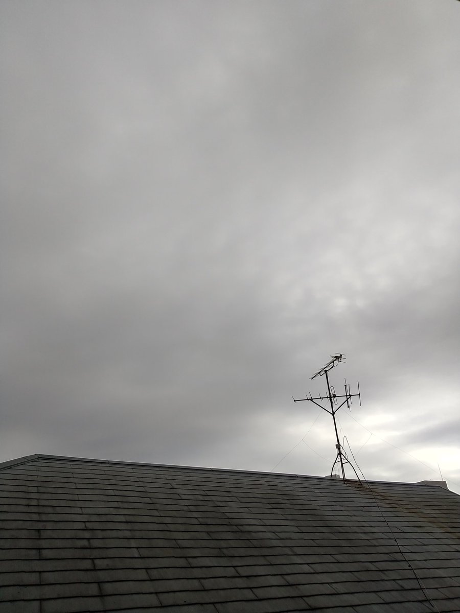 #風がヒンヤリ気持いい

縁側から…
おはようございます😊

9/15(月)07:45☁️

陽射しが無く…風がヒンヤリ気持いい

ジャスミンともそろそろお別れ…

今日は敬老の日…
今日も宜しくお願いします…

素敵な1日をお楽しみくださいね…

#ジャスミン #今空