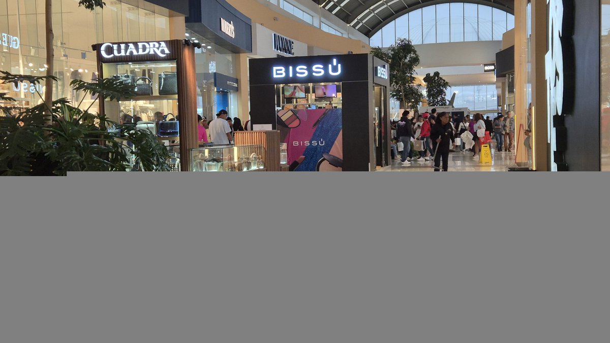 pepelemini's tweet image. ⏰️ #ÚltimaHora | Debido a la intensa lluvia que se registró hace unos instantes en #SanFranciscoOcotlán, el sistema pluvial del #Outlet #Puebla colapsó en su interior.

💧❄️ En diversos pasillos del centro comercial se observan anegaciones, así como la presencia de granizo.