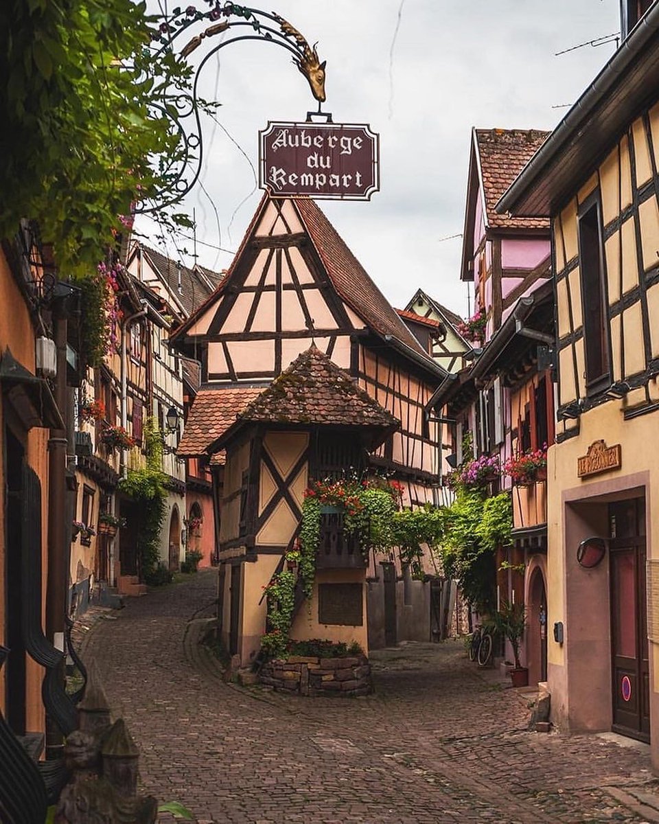 Saint-Cirq-Lapopie, France
