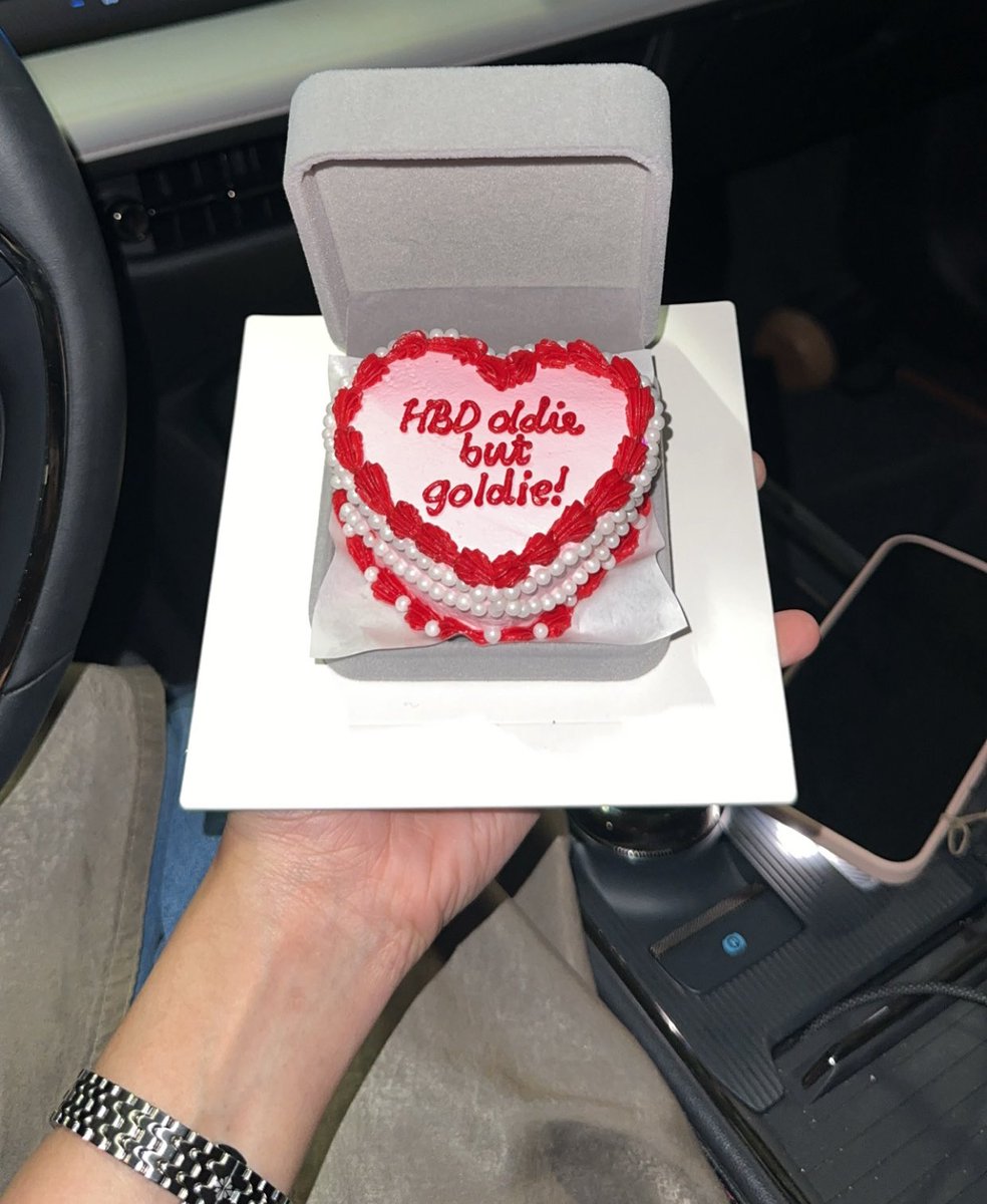 imVallk's tweet photo. It’s my 24th birthday  🥳 https://t.co/96fVRZwBez