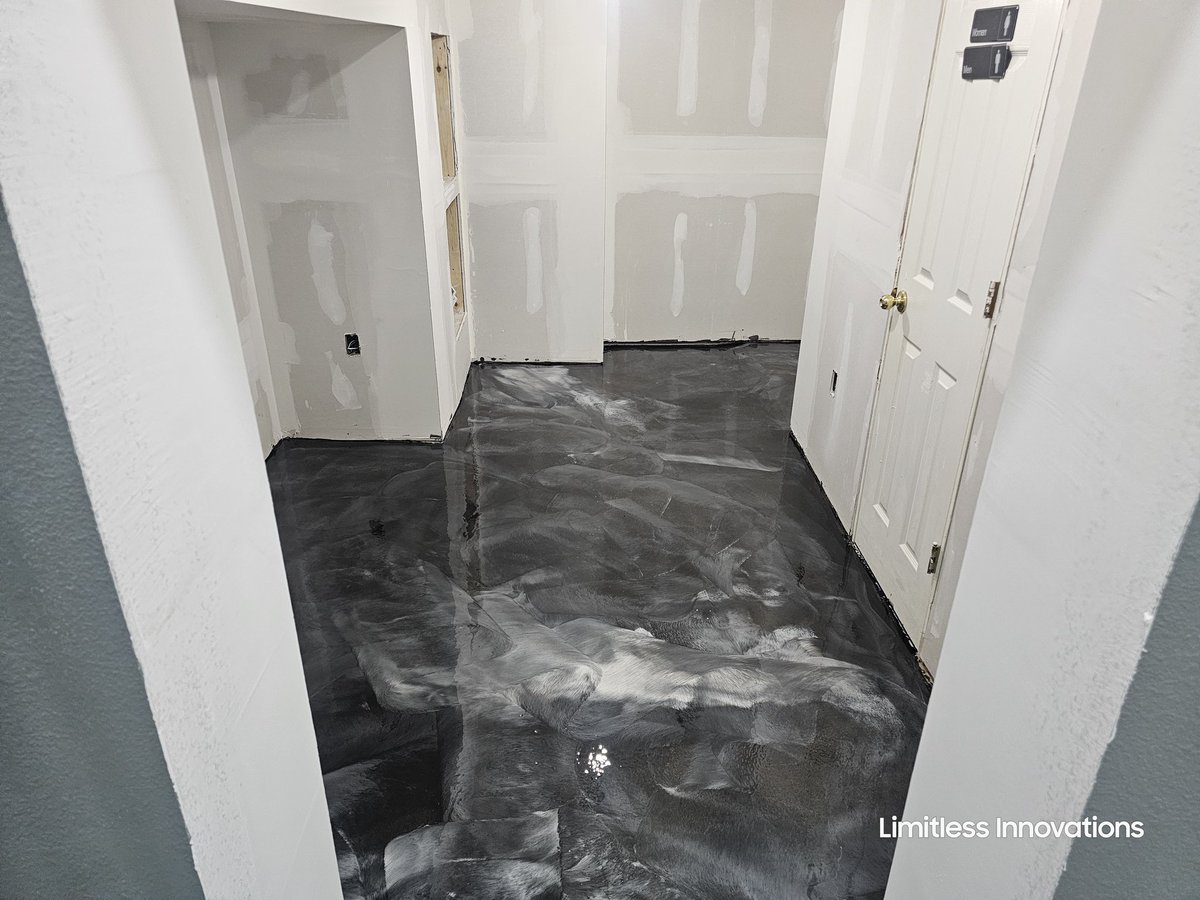 LlcLimitless's tweet photo. 100% solids metallic epoxy flooring finished using a gunmetal base with pearl and titanium highlights! #stainedconcrete #epoxyflooring #polishedconcrete #wwwlimitlessconcretedesigns https://t.co/NZbhCTblT4