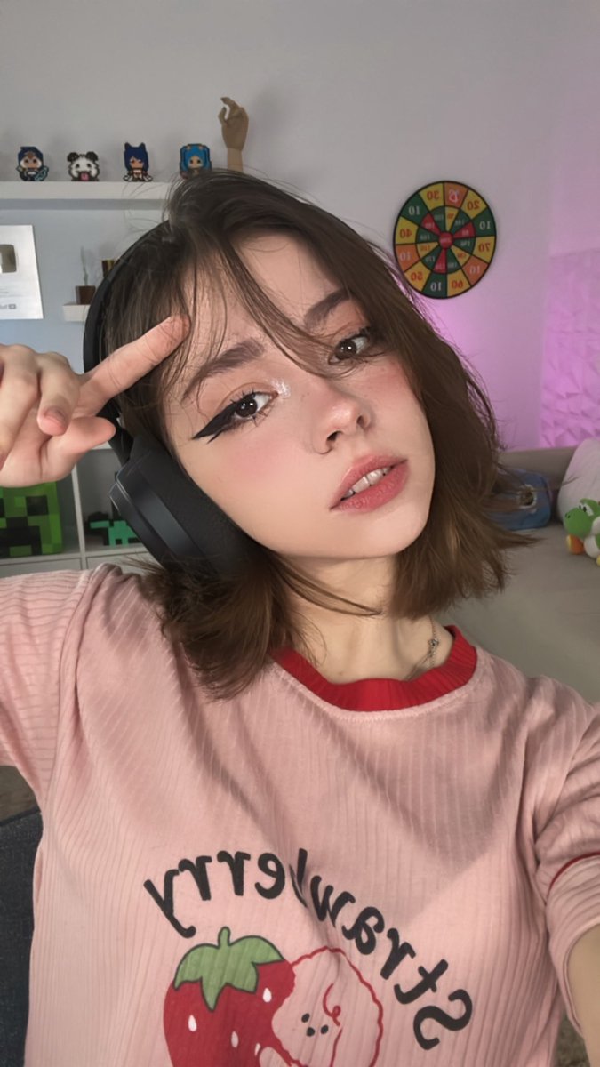 HOY LEO SUS CONFESIONES 💋 y silksong dia 2 💀

twitch.tv/mictia00