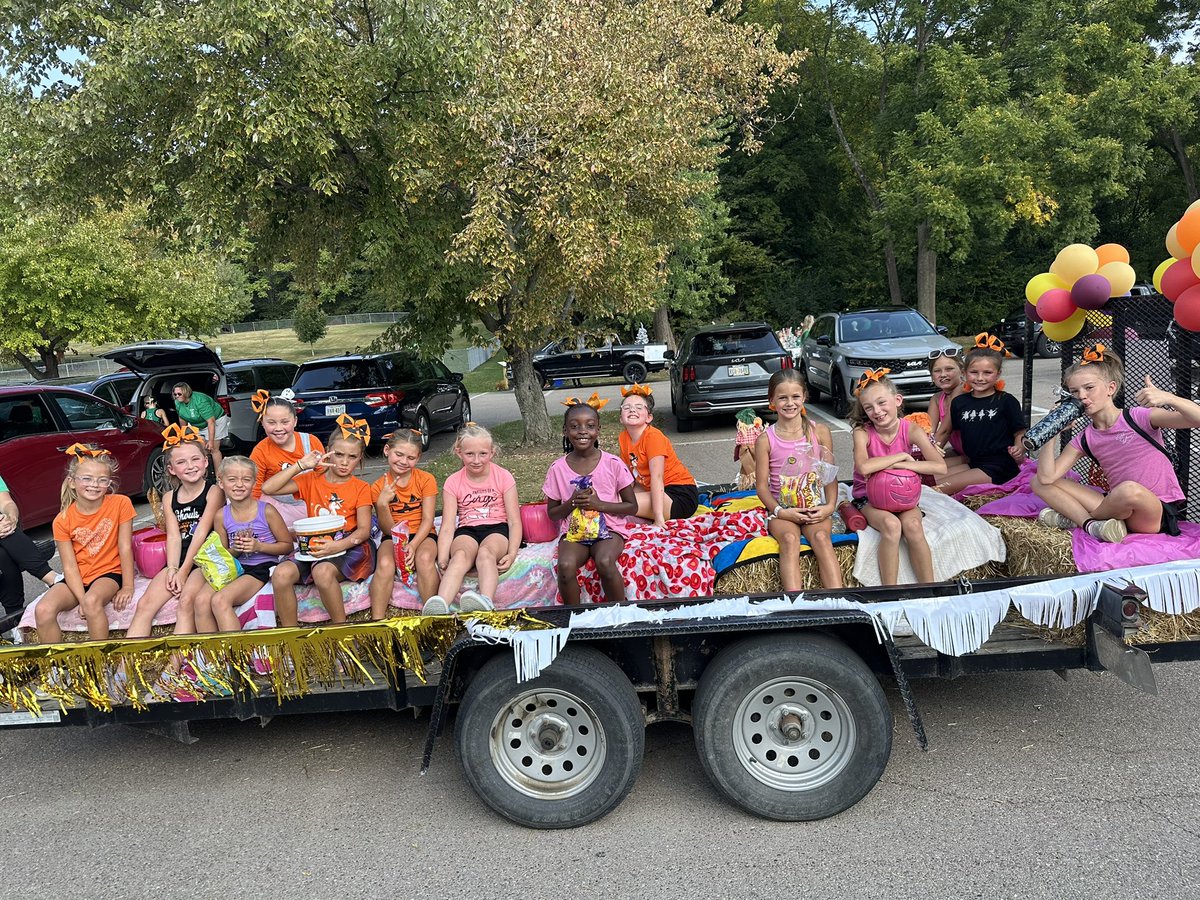 Homecoming parade 2025: Ghouls just wanna have fun! 🍁👻