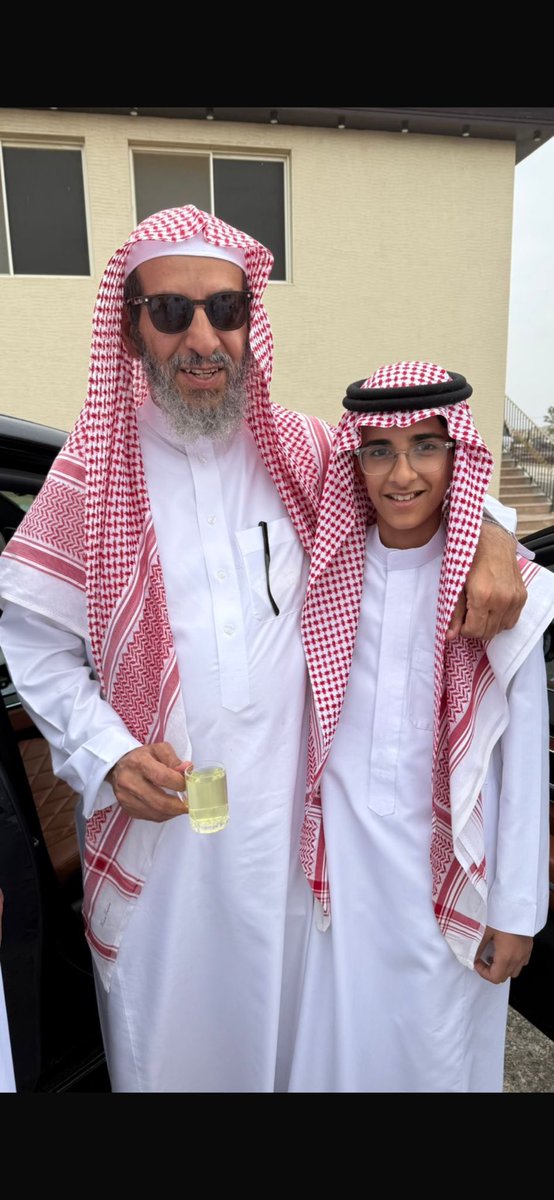 hamedtv1's tweet photo. وهذه الصوره للابن سلطان قبل شهر تقريباً مع معالي الشيخ سعد الشثري الفرق بين الصورتين ما يقارب 9 سنوات https://t.co/kX8vR9TgKQ
