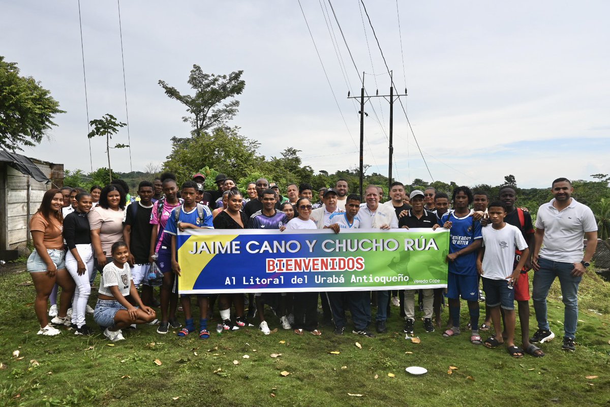 Estuvimos en la vereda Cope, en un evento organizado por el exalcalde Chucho Rua, un gran amigo a quien agradecemos por su apoyo incondicional 💙

⚽️Allí se vivió con fuerza el espíritu deportivo que caracteriza a esta región, llena de alegría, unión y talento.