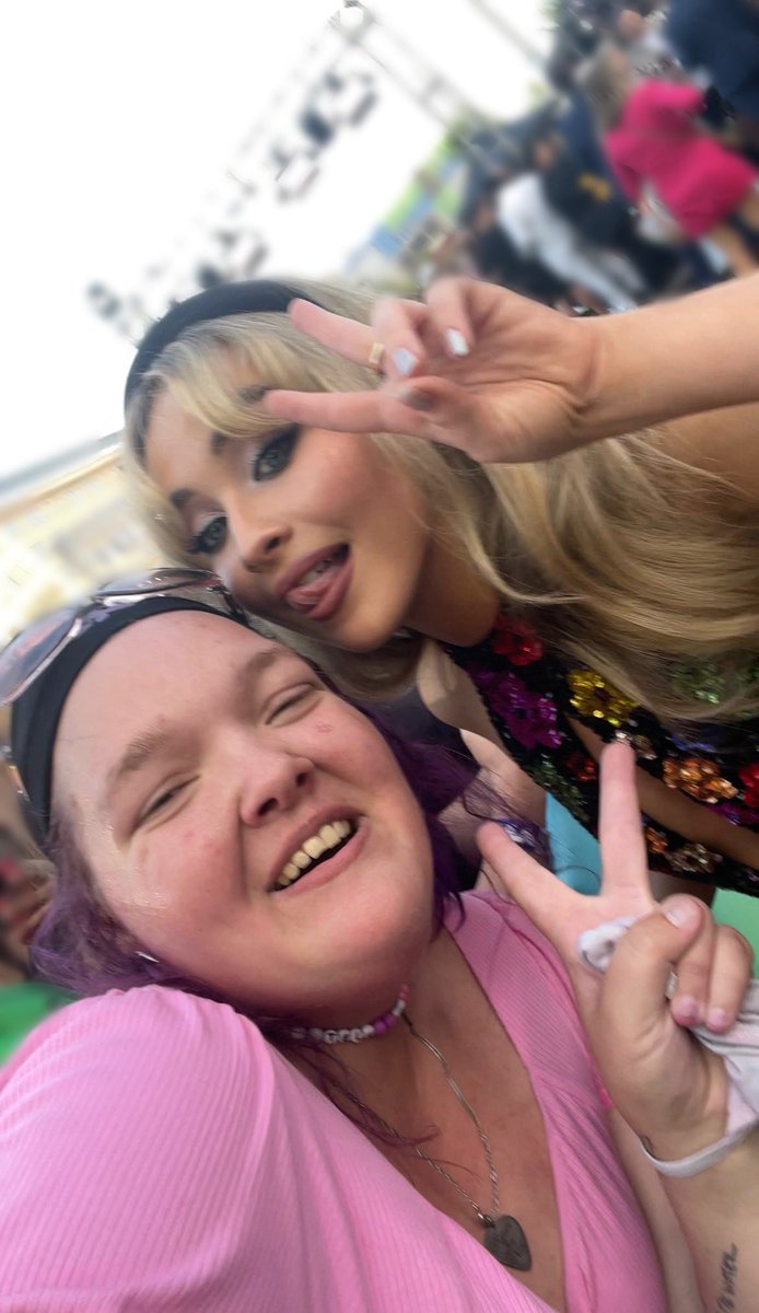 wallowsgarden's tweet photo. “i used ai to meet my favs omg look how cute”  oh so you’re just lazy https://t.co/qL4qoWzAnV