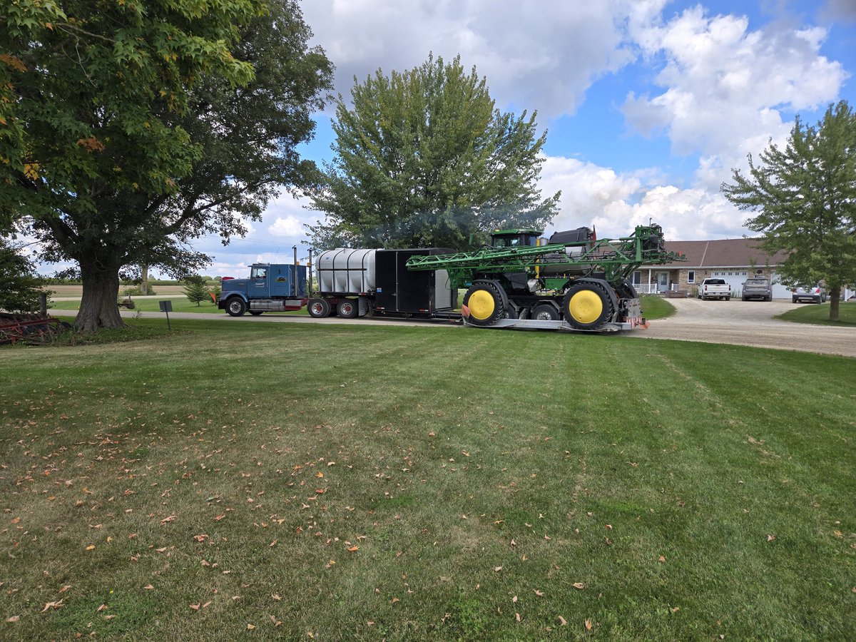 driscoll_neil's tweet photo. JDS Crop Service"s headed out for some burn down custom application @HDCAgronomy our 3rd party sprayers chasing acres with skin in the  game 👌 https://t.co/fcoda09AuQ